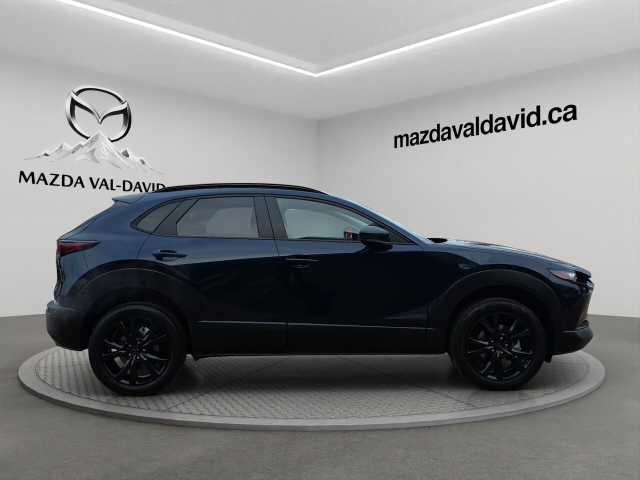 Mazda CX-30 2.5 S Kuro AWD, Toit ouvrant, Sièges en similicuir, Barre de toit peintes 2026 Bleu cristal foncé mica Val-David - photo #3