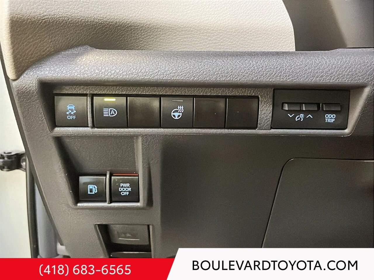 Toyota Sienna 100068A-76 | LE, AWD 2024 Argent céleste métallisé Québec - photo #11