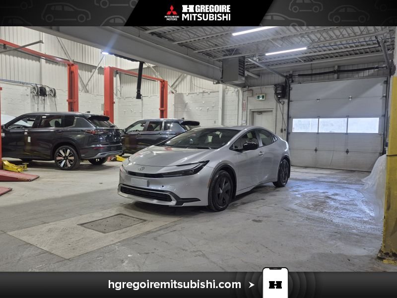 2024 Toyota Prius Silver Blainville - photo #2
