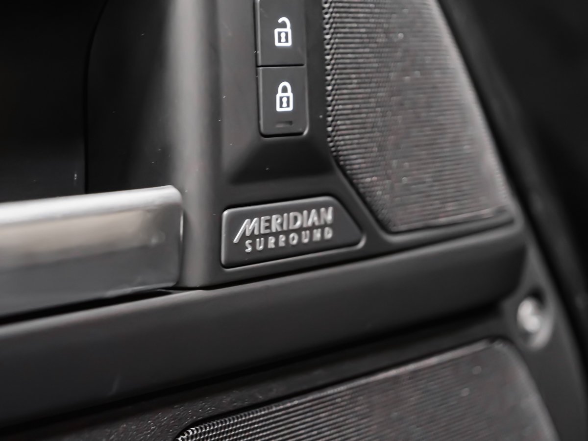 2026 Land Rover Defender X-Dynamic SE V8 Black Montreal - photo #27