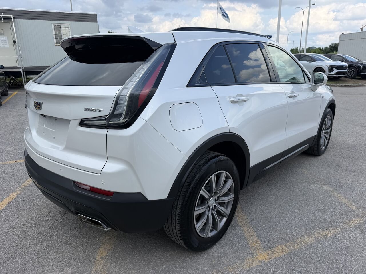 2020 Cadillac XT4 SPORT AWD White Laval - photo #10