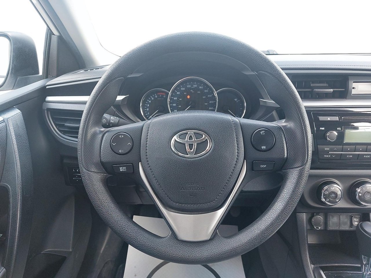 2016 Toyota Corolla VIN 2T1BURHE6GC527963 White Baie-Comeau - photo #11