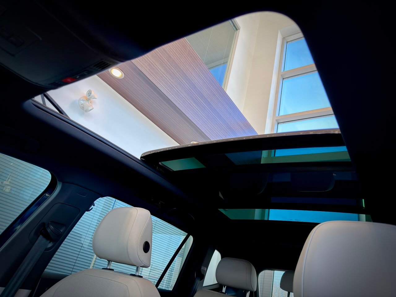 2024 Volkswagen Tiguan Blue Notre-Dame-des-Prairies - photo #18