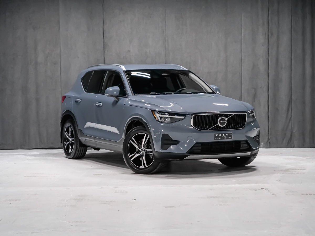 2023 Volvo XC40 B4 CORE CLIMATE Grey Montreal - photo #1