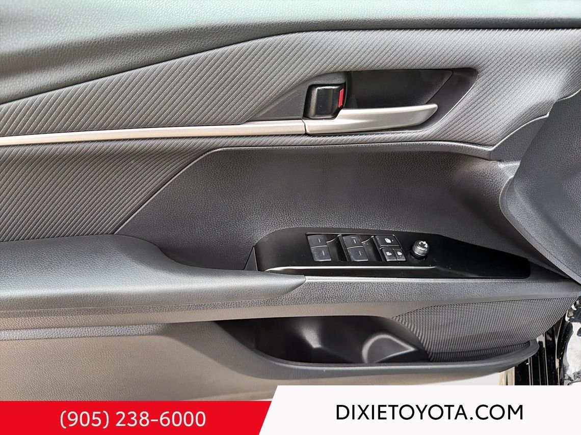 2026 Toyota Camry Power Sunroof, Leather Interior, Heated Seats, Alloy Wheels, Heated Steering Wheel, Bluetooth Midnight Black Metallic Mississauga - photo #17