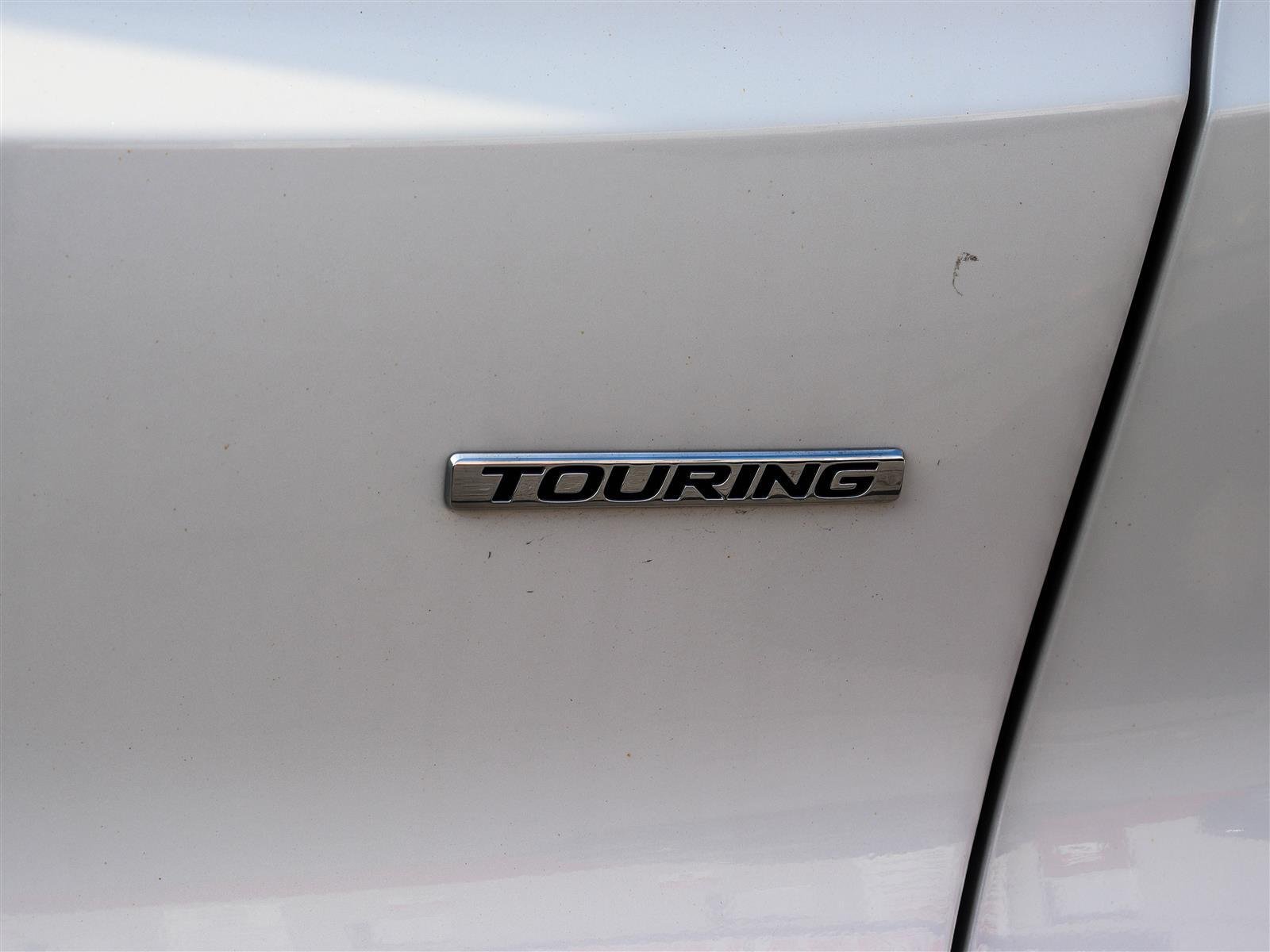 Honda CR-V hybride Touring 2023 White Ottawa & Gatineau - photo #20