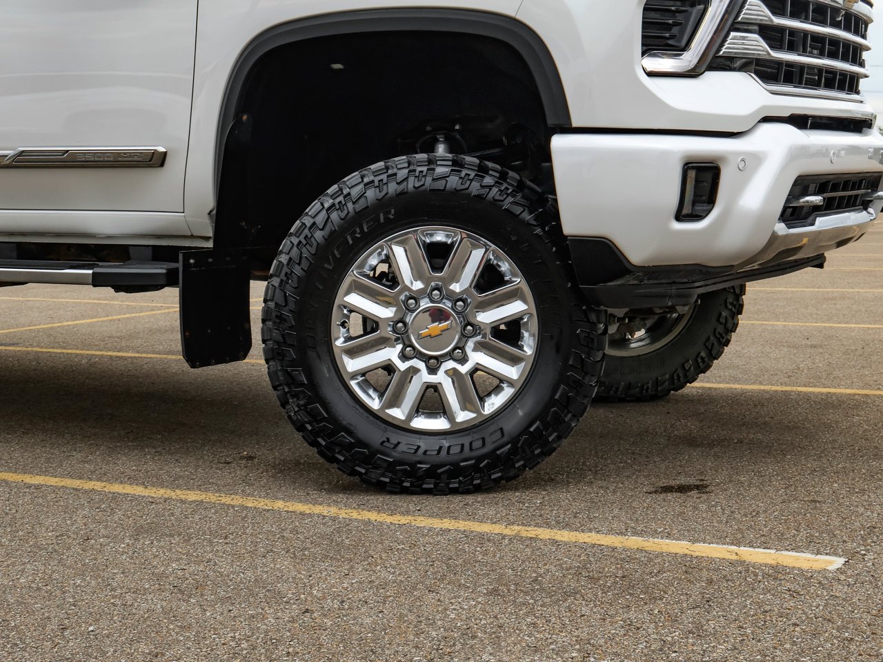 2024 Chevrolet Silverado 3500HD 4WD Crew Cab 159 High Country White Sherwood Park - photo #10