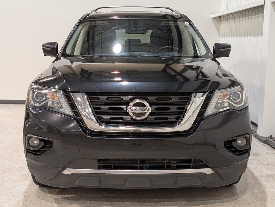 2020 Nissan Pathfinder Black