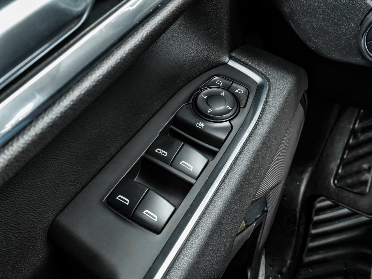 2025 Chevrolet Silverado 1500 4WD Crew Cab 147 LT White Sherwood Park - photo #18