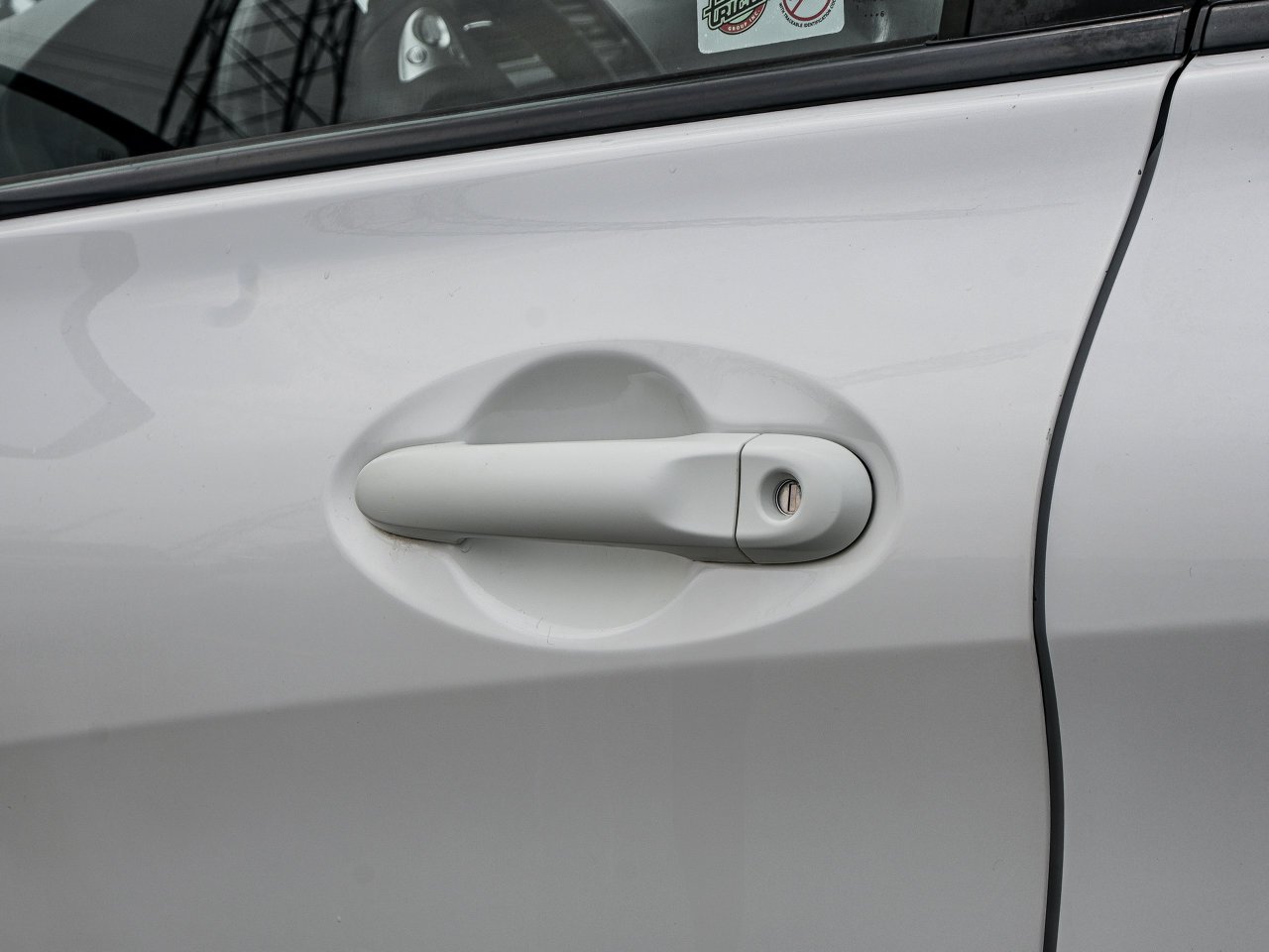2016 Nissan Versa Note 5dr HB Auto 1.6 SR White Sherwood Park - photo #7