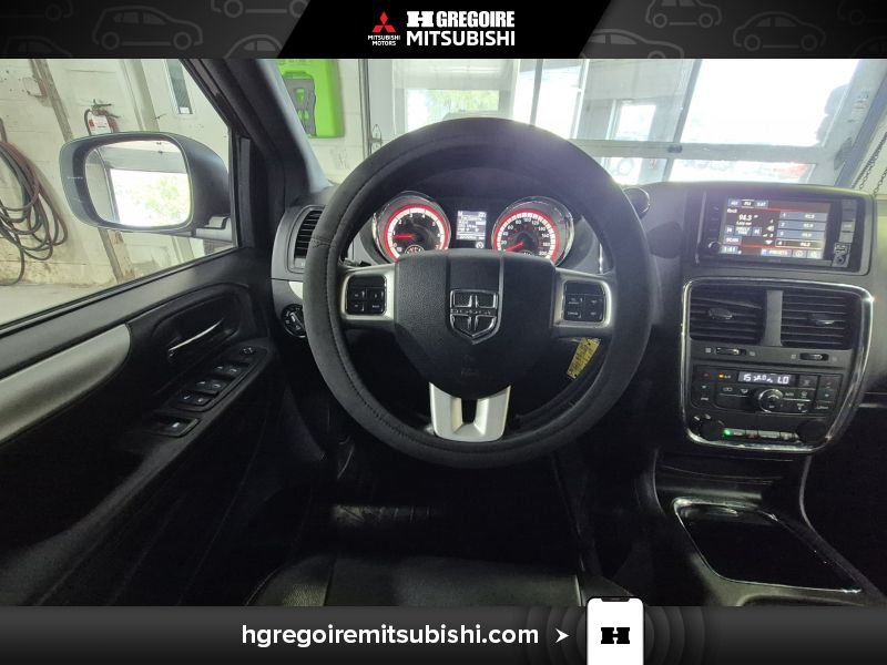 2016 Dodge GR Caravan Red Laval - photo #17