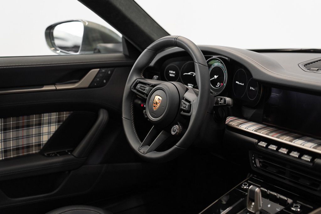 Porsche 911 Turbo 50 Years Coupe 2025 Vert Kirkland - photo #12