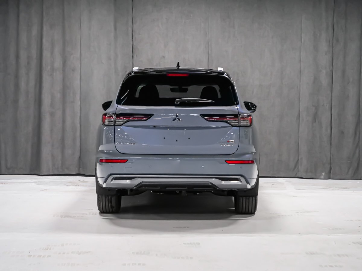 Mitsubishi Outlander PHEV GT 2026 Fini Gris pierre de lune de qualité supérieure Montréal - photo #4