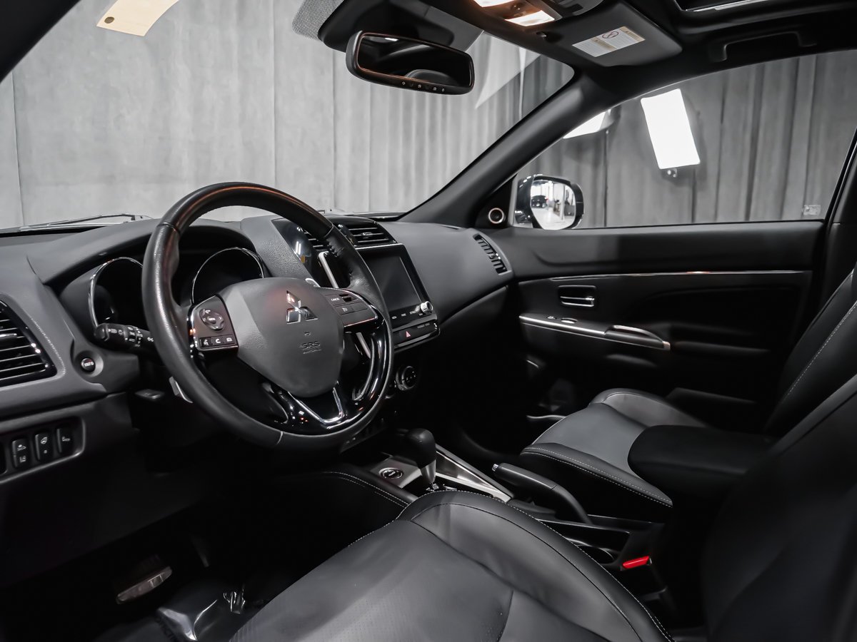 2022 Mitsubishi RVR 2.4L GT AWC Black Montreal - photo #5