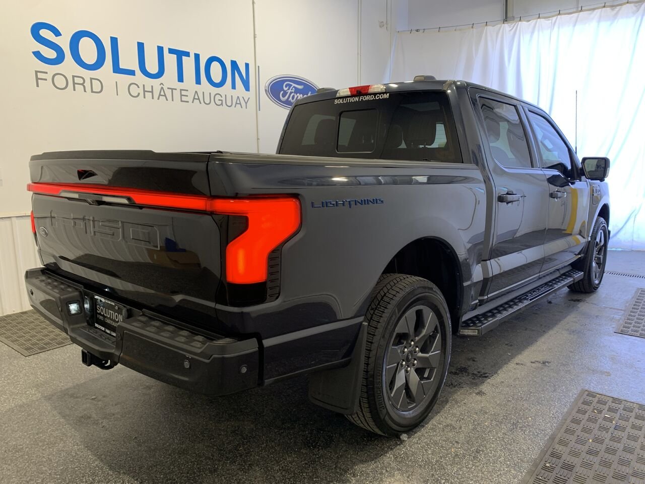 Ford F-150 Lightning LARIAT 2022 Gris Saint-Eustache - photo #6