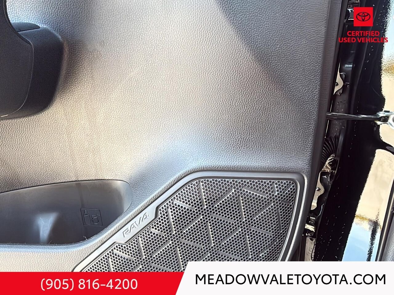 2025 Toyota RAV4 Running Boards, Sunroof, Power Drivers Seat, Low KM's, Midnight Black Metallic Mississauga - photo #11