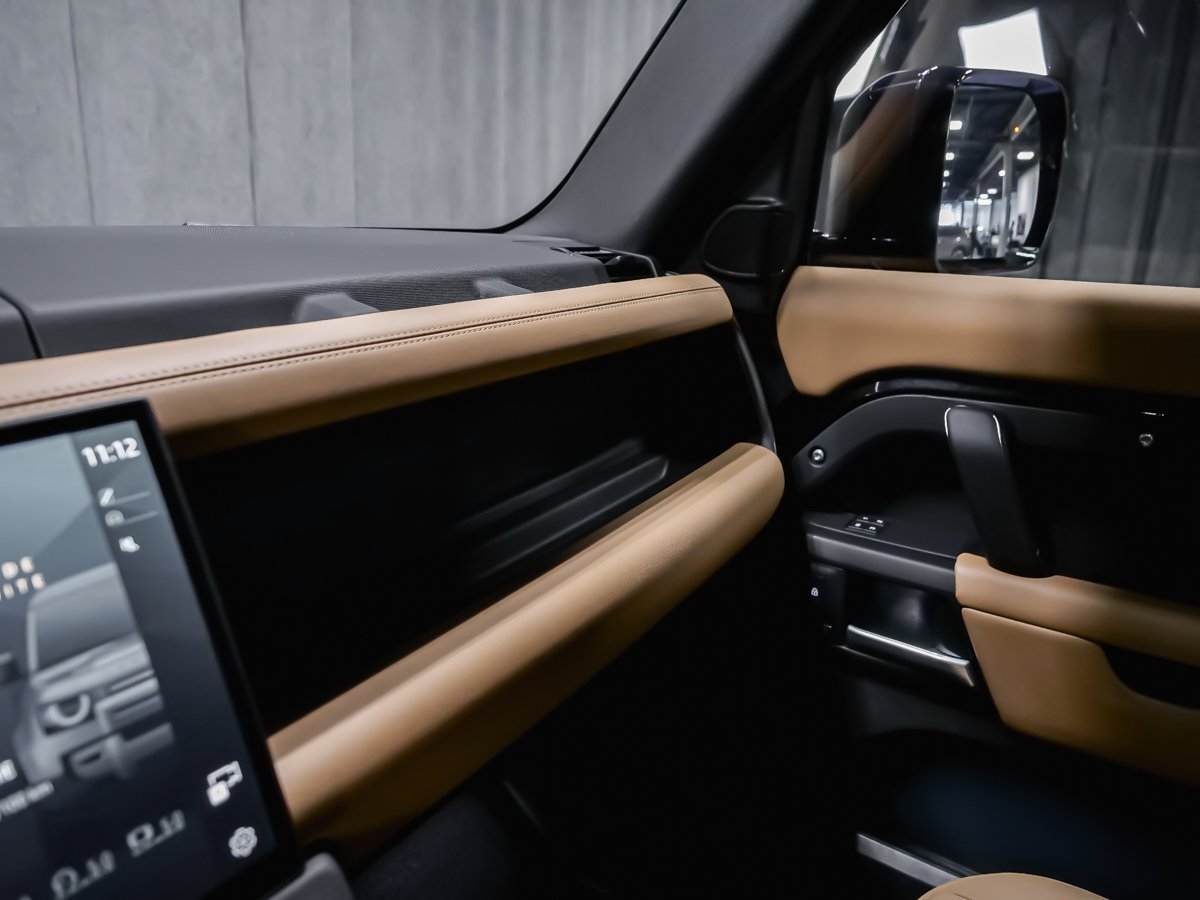2026 Land Rover Defender X-Dynamic SE V8 Black Montreal - photo #34