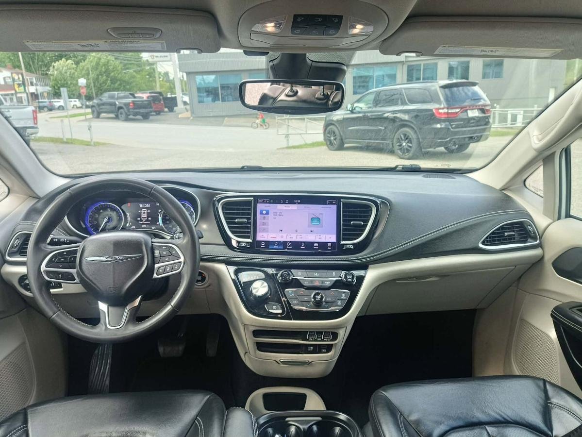2022 Chrysler Pacifica White Lac Mégantic - photo #10