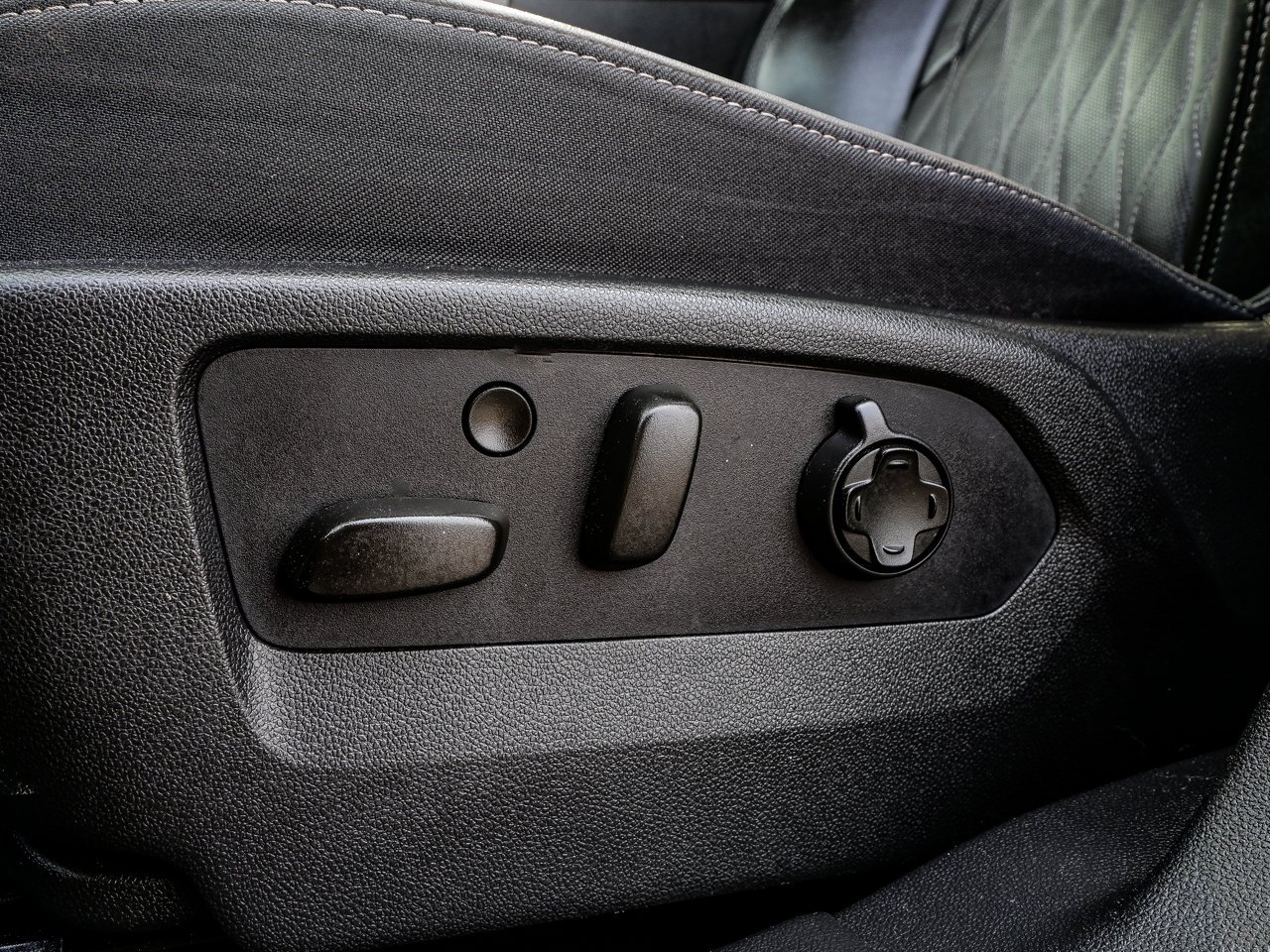 2022 Buick Envision AWD 4dr Avenir Black Sherwood Park - photo #17
