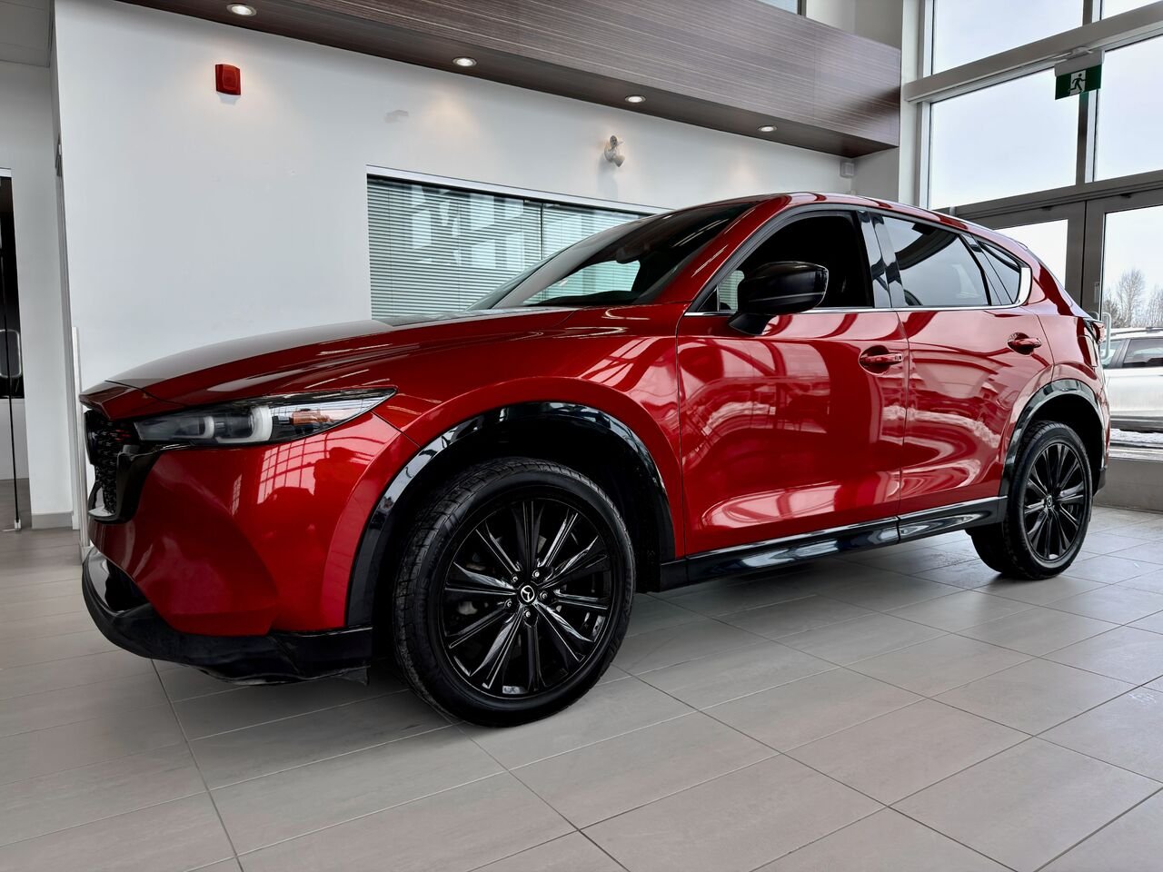 2022 Mazda CX-5 Red Notre-Dame-des-Prairies - photo #1