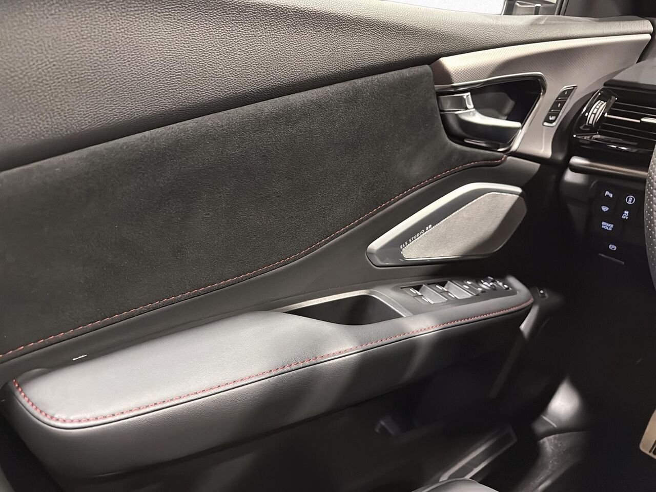 2026 Acura RDX Platinum White Pearl Blainville - photo #6