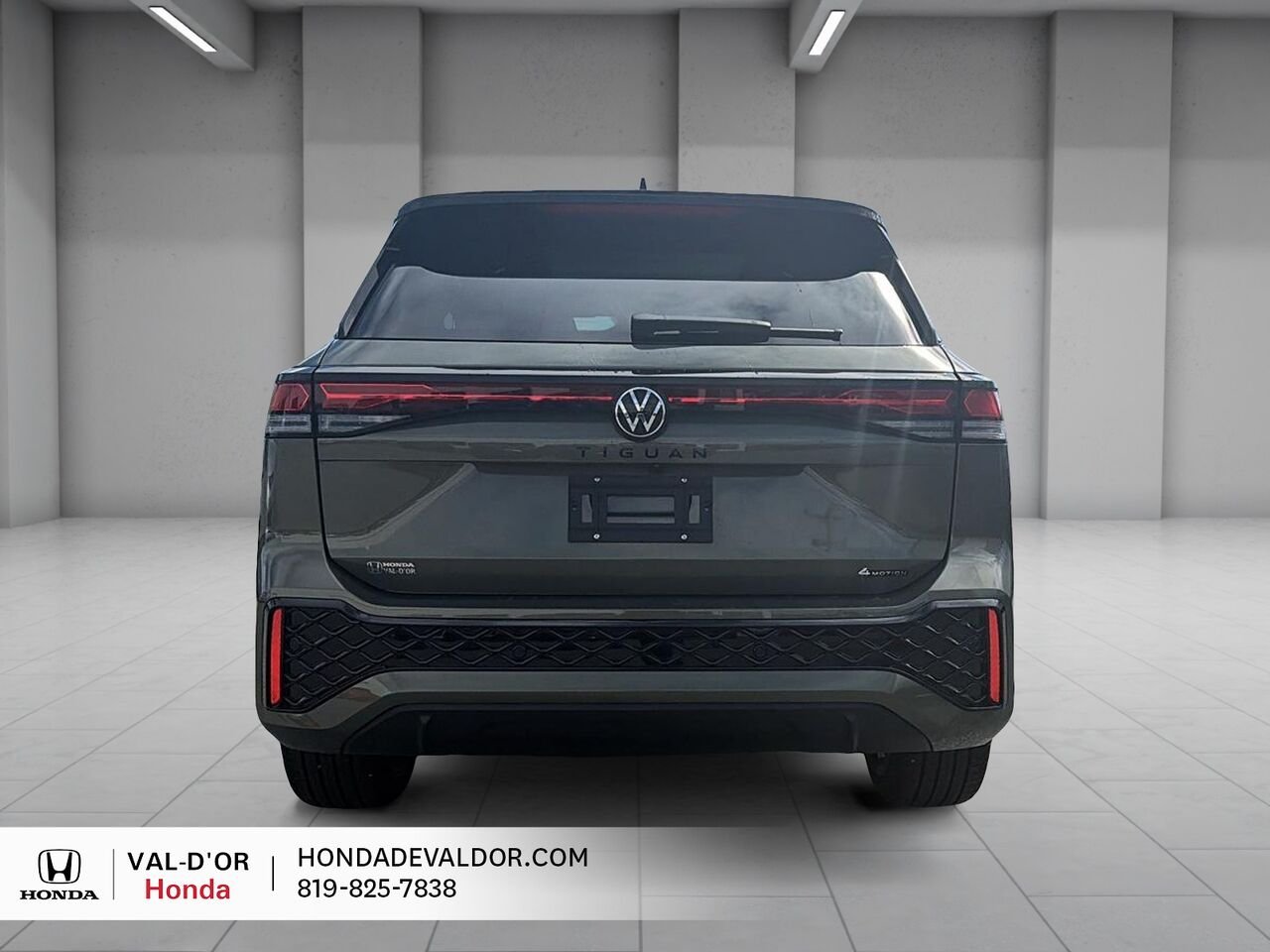 Volkswagen Tiguan Comfortline R-Line Black Edition 4MOTION 2026 Vert Val-d'Or - photo #2