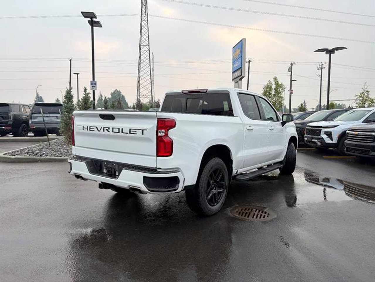 2024 Chevrolet Silverado 1500 4WD Crew Cab 147 RST White Sherwood Park - photo #4