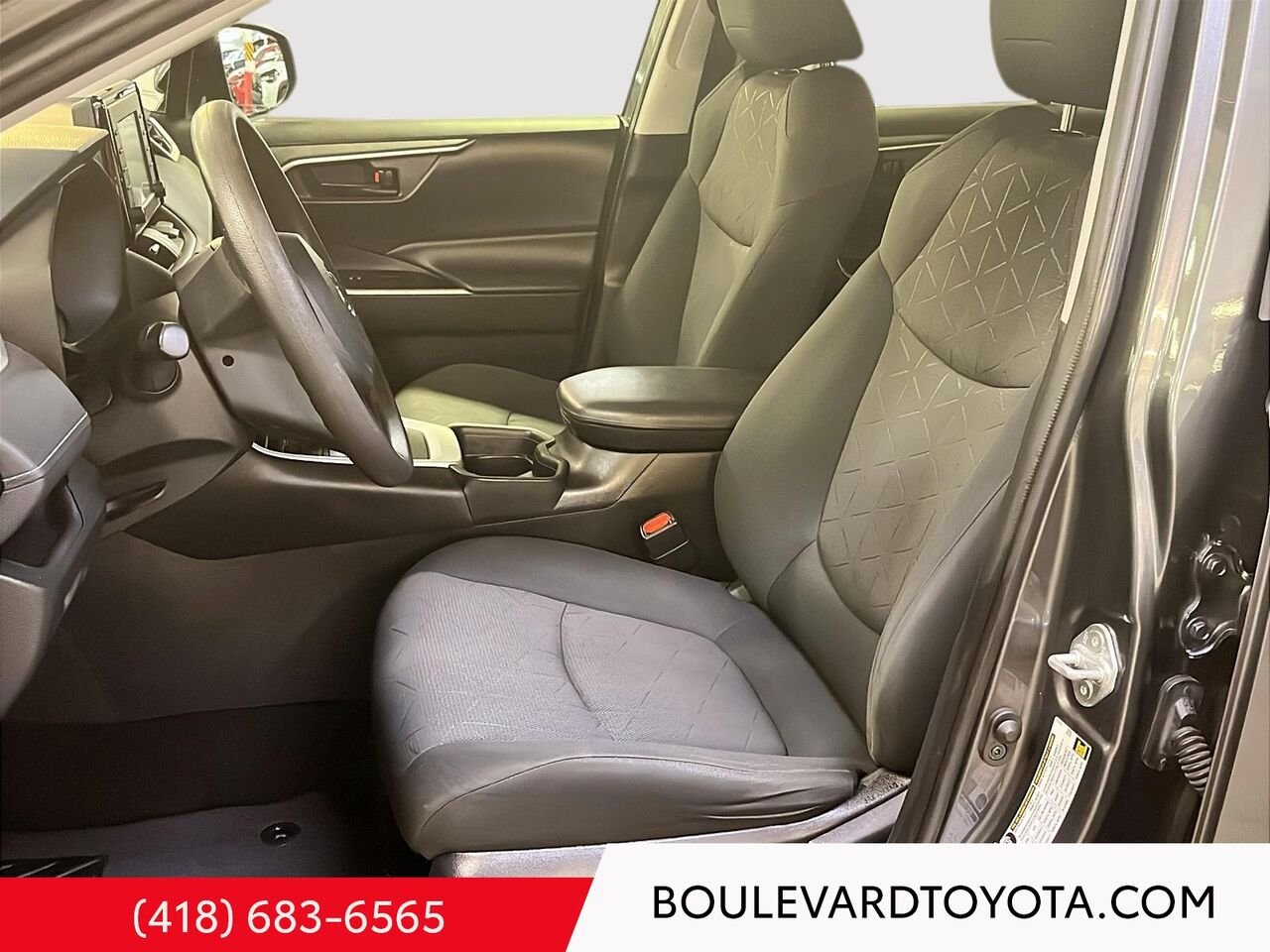 Toyota RAV4 99831B-188 | LE 2019 Gris magnétique métallisé Québec - photo #8