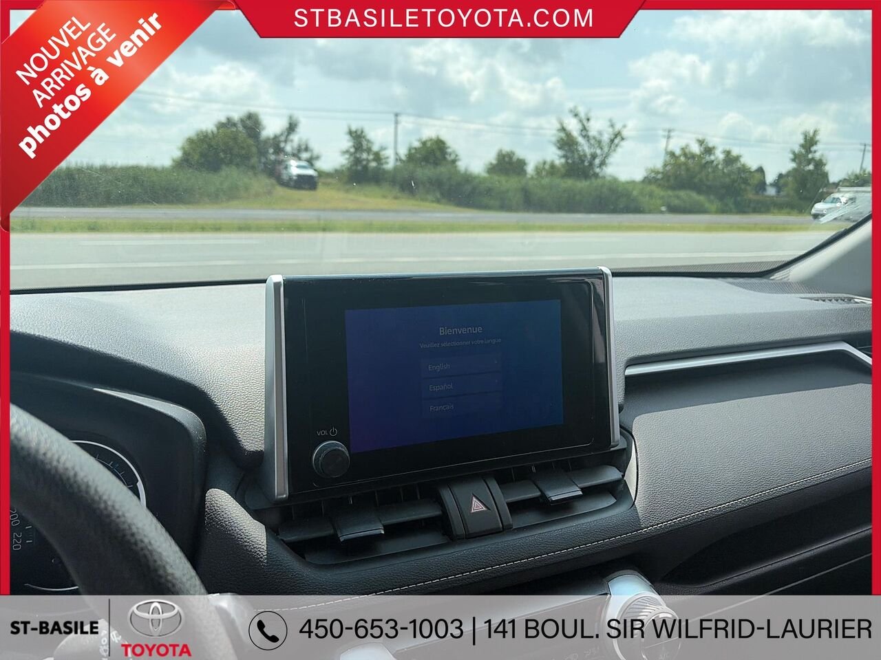 TOYOTA RAV4 Hybride 2023 Blanc Saint-Basile-le-Grand - photo #6