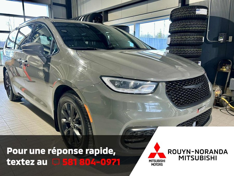 Chrysler Pacifica Touring TA 2022 Gris