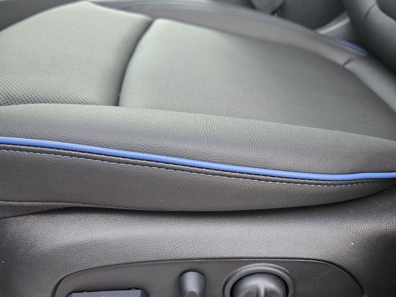 2026 Buick Encore GX Tourisme sport 4 portes TI MOONSTONE GREY METALLIC Thetford Mines - photo #12