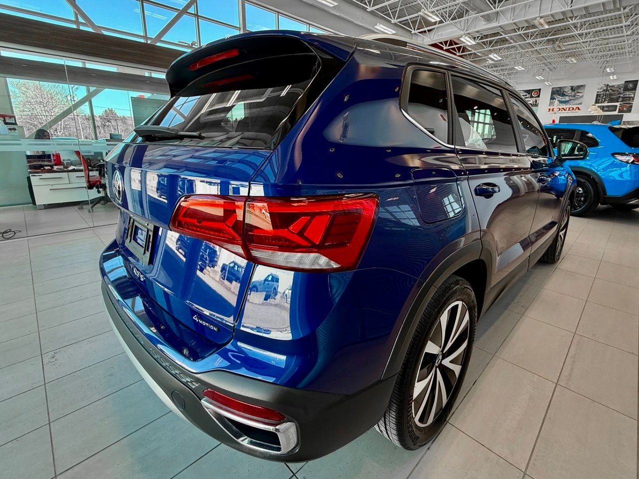 Volkswagen Taos 2023 Bleu Notre-Dame-des-Prairies - photo #12