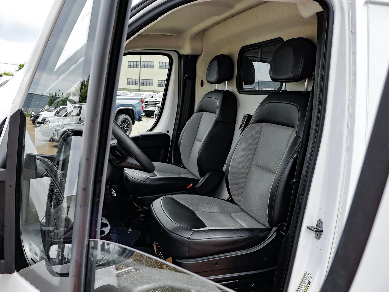 2024 Ram ProMaster Cargo Van Tradesman 3500 Super High Roof 159 WB w/Pass White Sherwood Park - photo #15