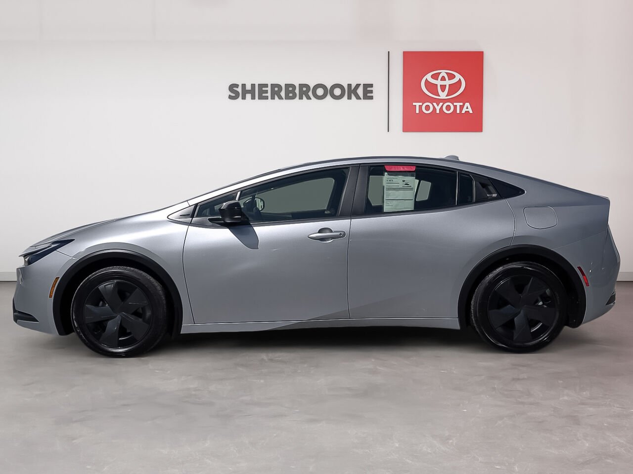 Toyota Prius Prime SE/SIÈGES CHAUFFANTS/BLUETOOTH/AC/RÉGULATEUR DE VITESSE/CAMÉRA DE RECUL 2024 Argent Incisif Sherbrooke - photo #1