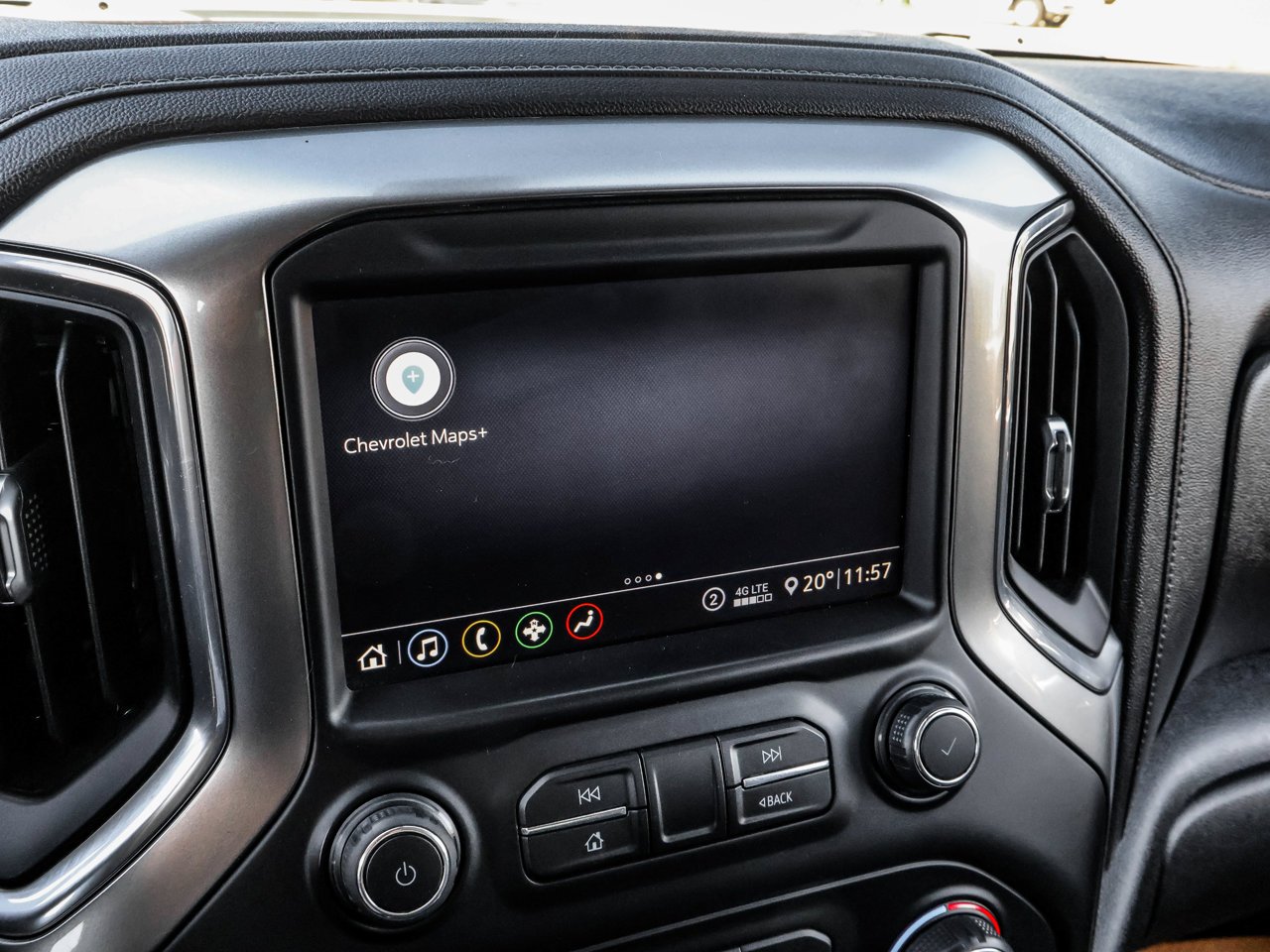 2020 Chevrolet Silverado 1500 4WD Crew Cab 147 RST White Sherwood Park - photo #28