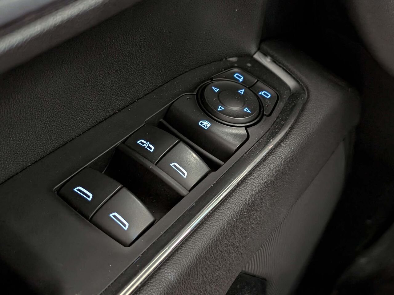 CHEVROLET Silverado 1500 RST 4WD Crew Cab Moteur V8 5.3L 6 Places 2022 Noir Sherbrooke - photo #16