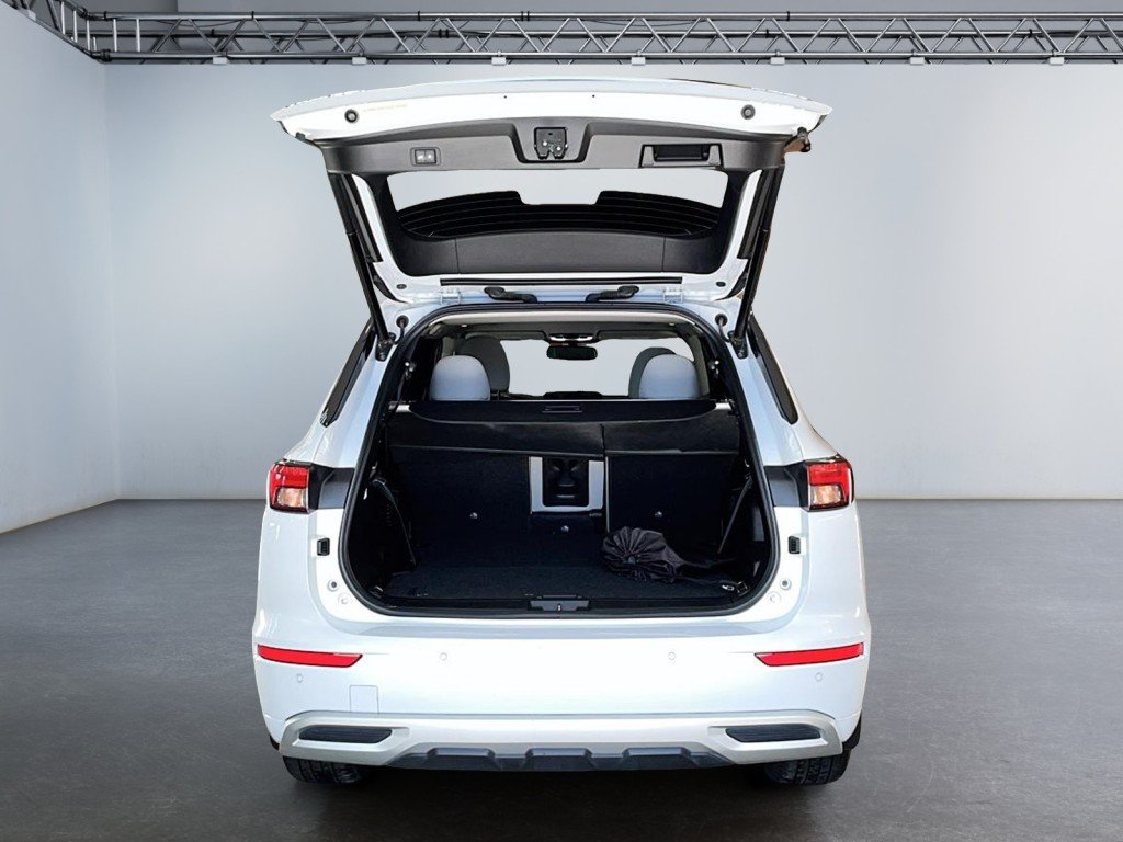 2023 Mitsubishi OUTLANDER White Amos - photo #21