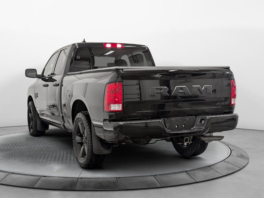 Ram 1500 4WD Quad Cab Classic ST Night Edition Moteur V6 2019 .