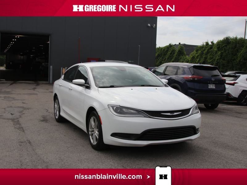 2015 Chrysler 200 White Laval - photo #0