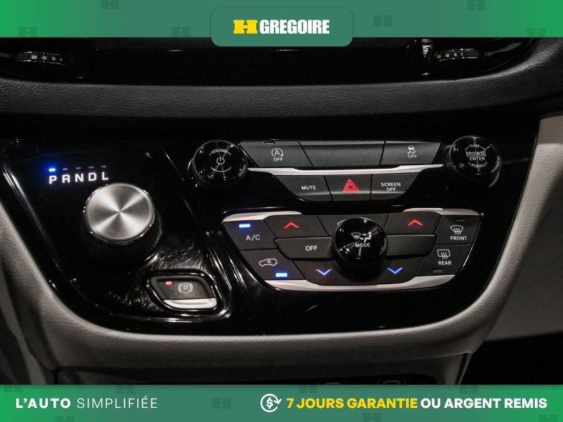 Chrysler Grand Caravan 726362A | SXT 2WD AUTO AC GR ELECT MAGS CAM RECUL BLEUTOOTH 2021 Argent Laval - photo #24