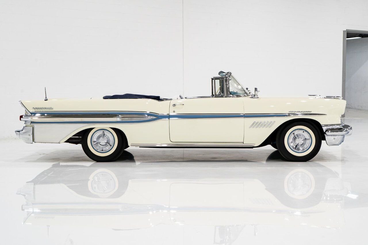 1957 Pontiac Bonneville *PRICE IN USD* Fuel injected 347/315HP 1 of 630 produced White Montreal - photo #2