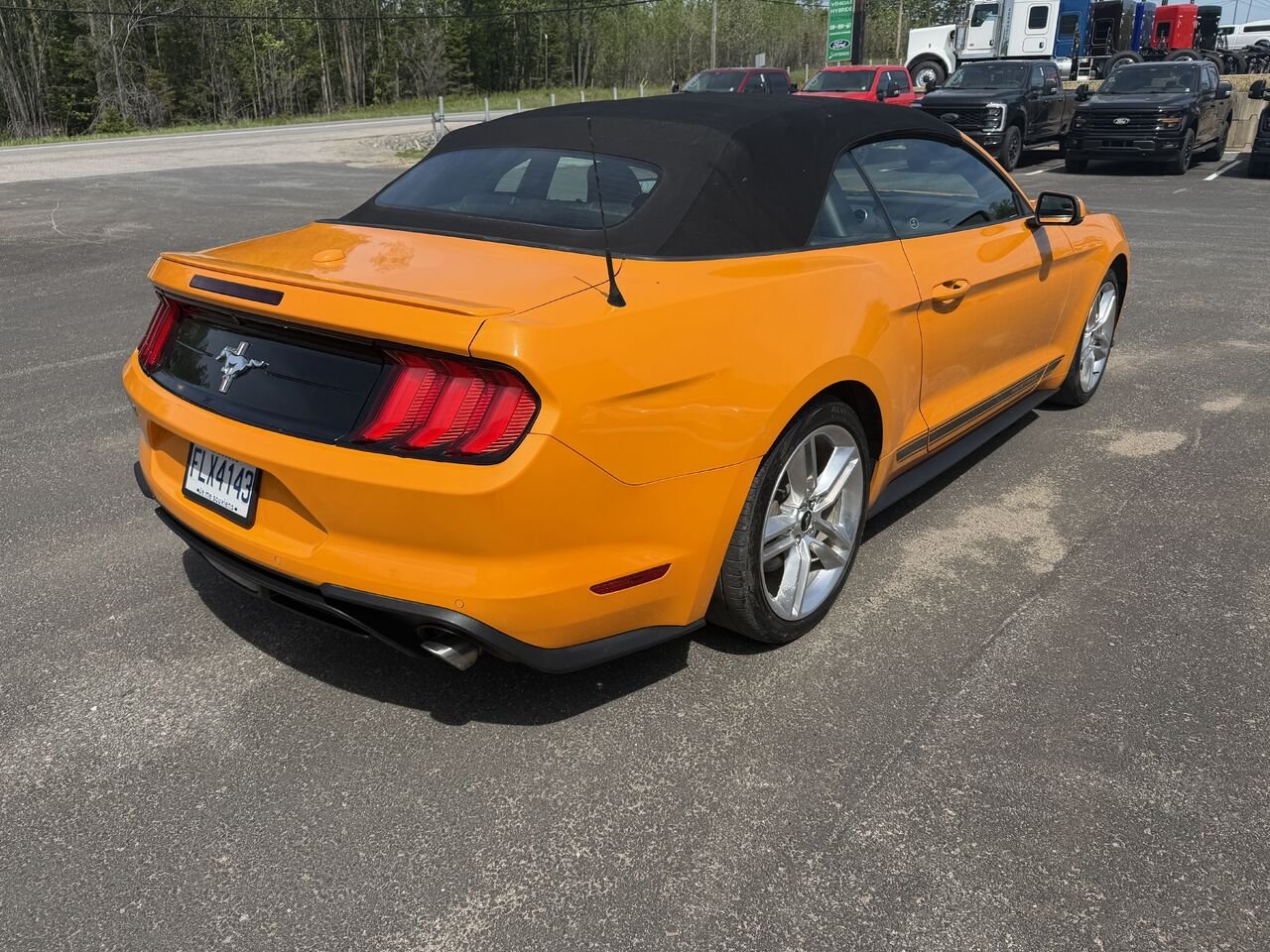 2018 Ford Mustang Orange Mont-Laurier - photo #4