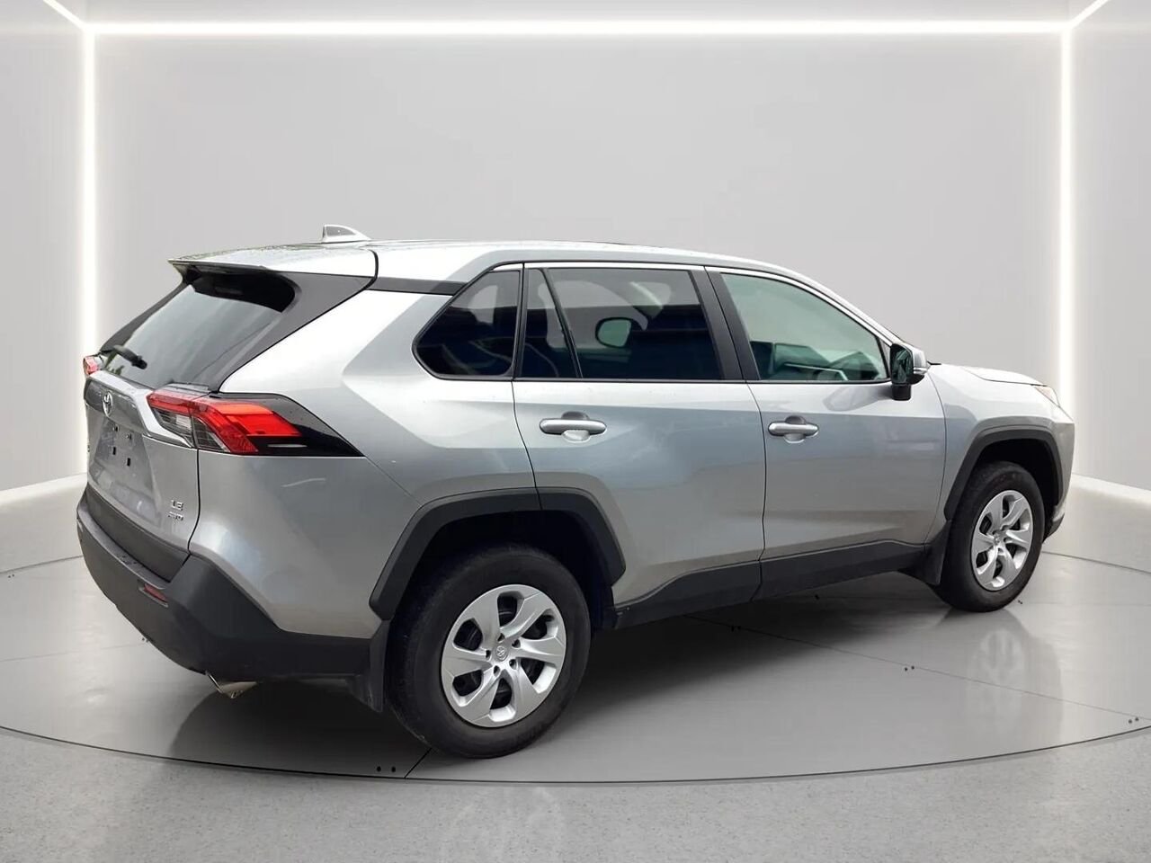 TOYOTA RAV4 LE AWD 2024 Argent Gatineau - photo #4