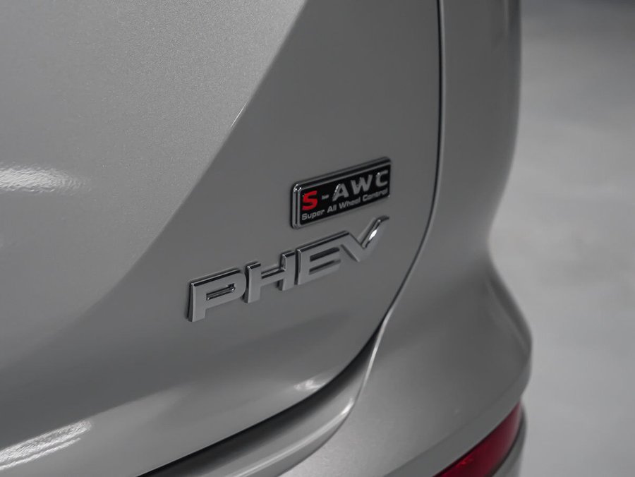 2025 Mitsubishi Outlander Plug-In Hybrid SEL Sterling Silver