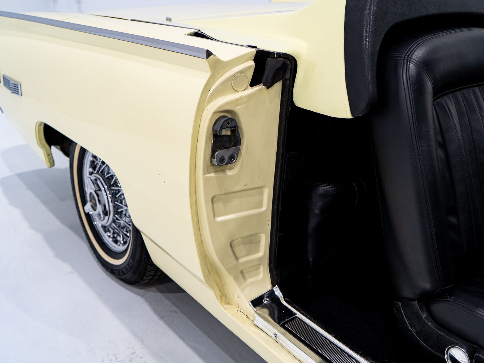 Ford Thunderbird Beautifully Presented From Older Restoration with original bill of sale 1962 Jaune Montréal - photo #77
