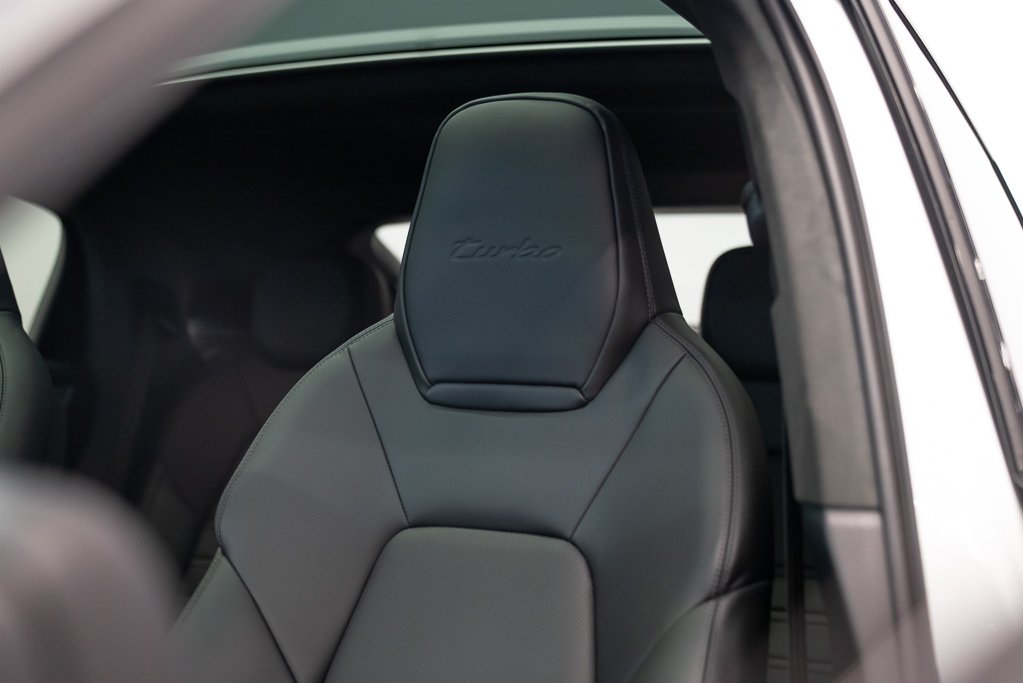 2024 Porsche Cayenne Turbo E-Hybrid Coupe AWD White Kirkland - photo #20