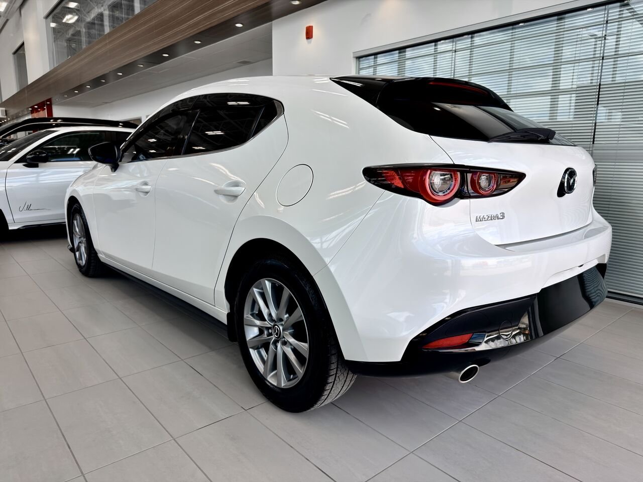 2024 MAZDA MAZDA3 SPORT GX White Notre-Dame-des-Prairies - photo #8