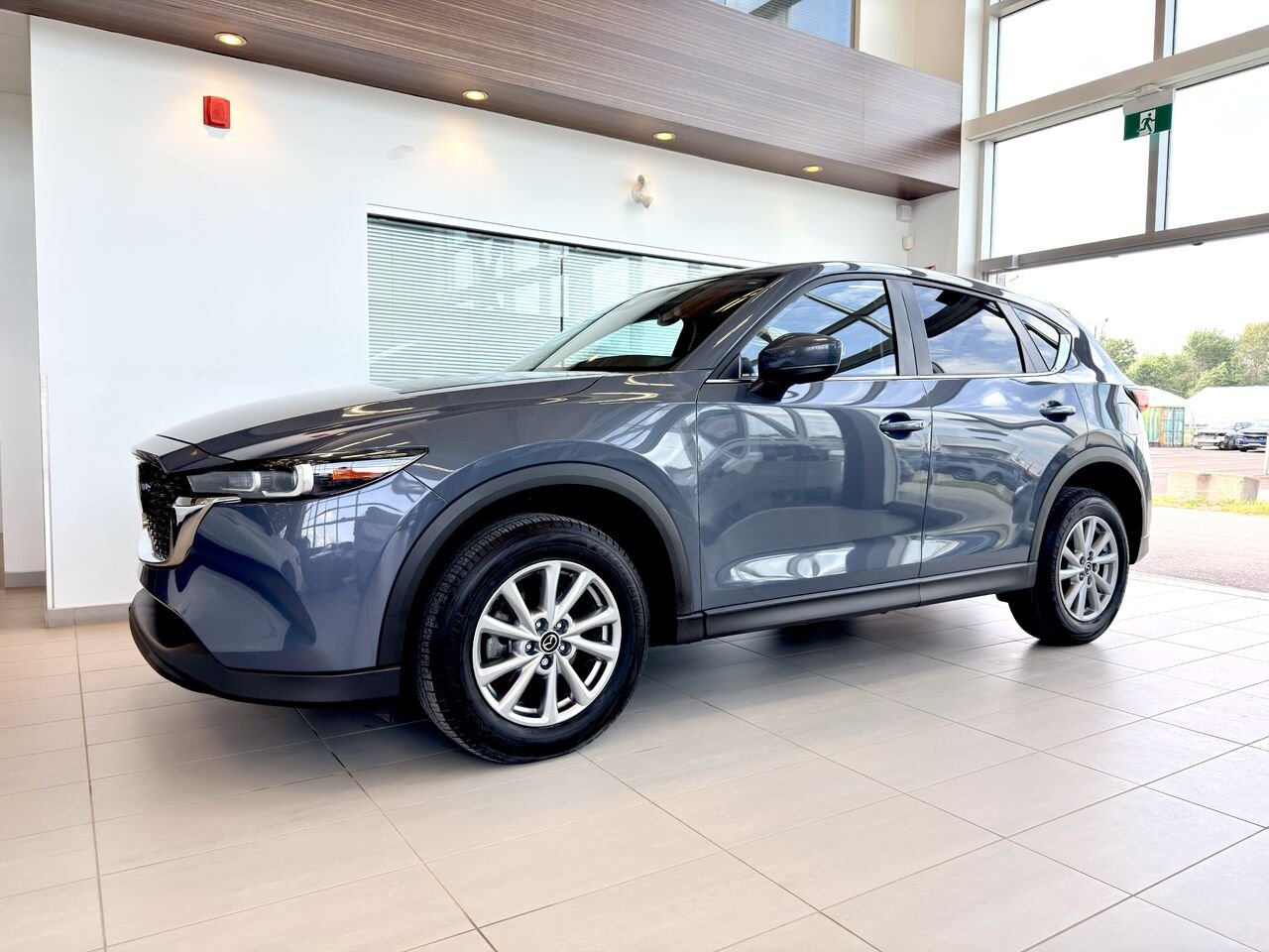 Mazda CX-5 2023 Gris Notre-Dame-des-Prairies - photo #3