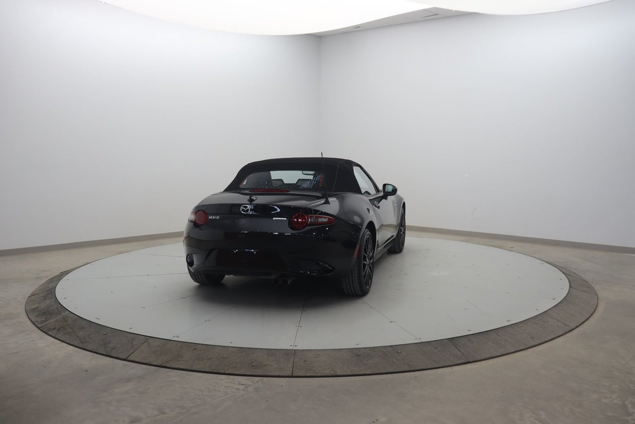 2023 Mazda MX-5 VIN JM1NDAD7XP0553322 Black Chicoutimi - photo #3