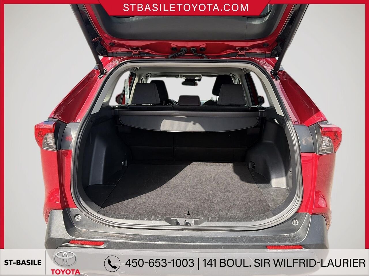 Toyota RAV4 Hybride 2024 Rouge rubis nacré Saint-Basile-le-Grand - photo #8